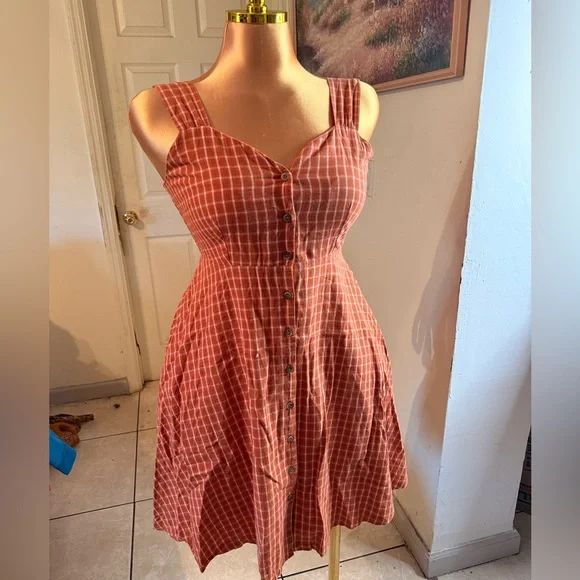 Women’s Sleeveless Button-Front Plaid Dress in Rust Pink - Picture 1 of 2